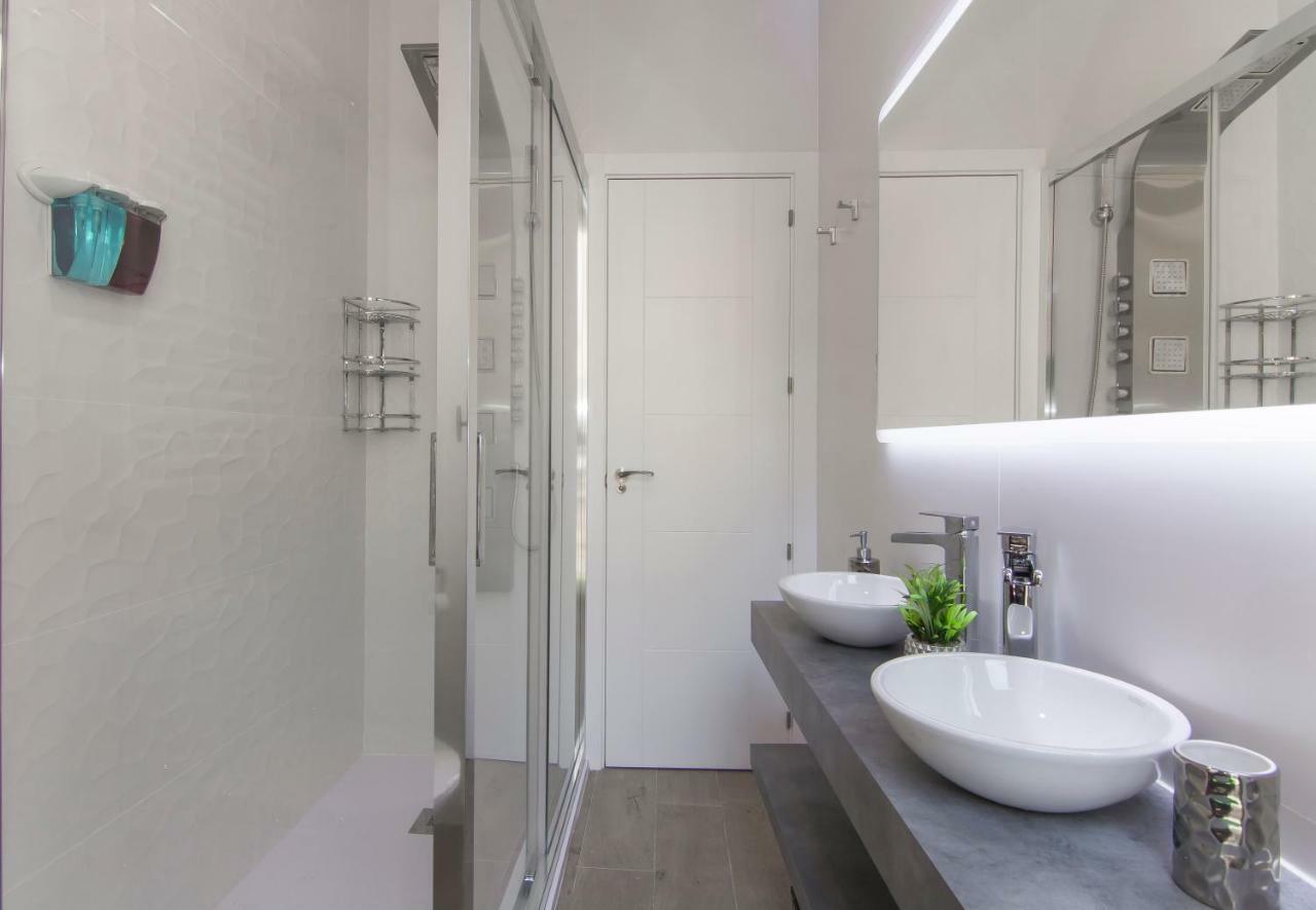 Sol Luxury Suites Madrid Exterior photo