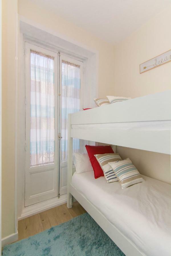 Sol Luxury Suites Madrid Exterior photo